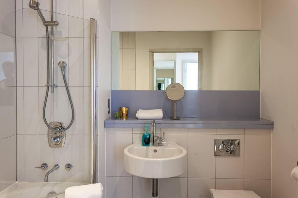 Iconic Luxury Manchester Apartment Buitenkant foto